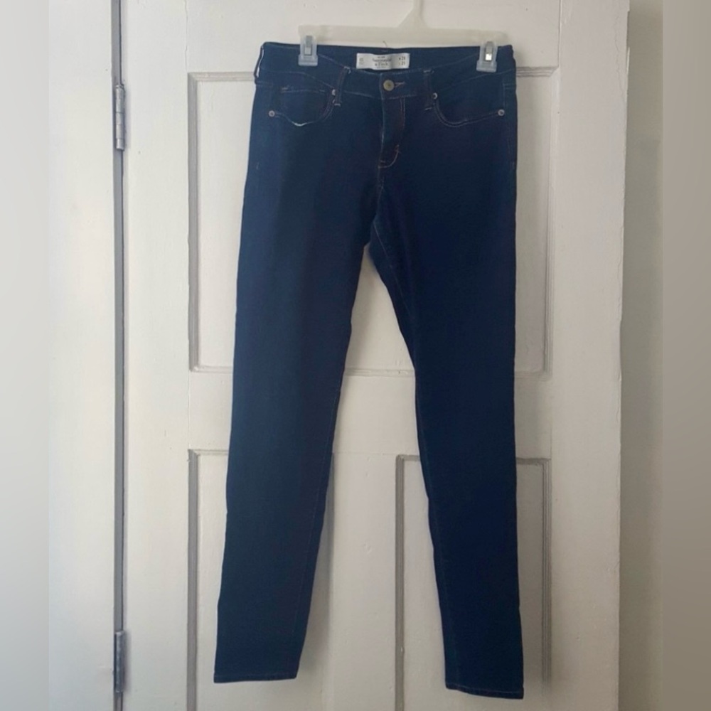 ABERCROMBIE & FITCH Slim fit jeans Sz. 6S *NWOT* ⭐️SALE 2/$40